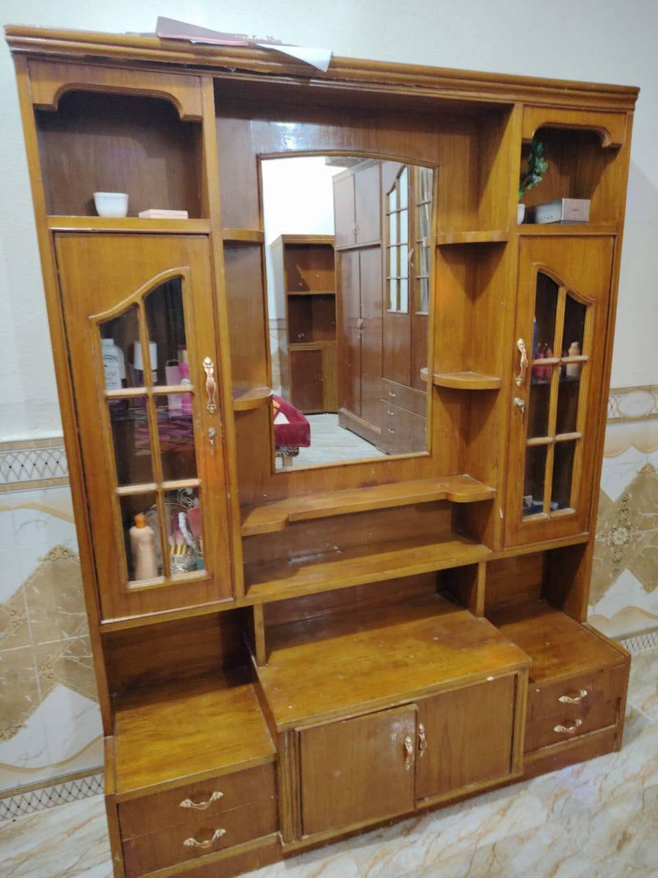 سلام عليكم 
غرفه نوم 
خشب صاج عراقي درجه اوله 
كنتور (6)بوب +جراراه 
نضيفه حيل مايعوزه كلشي 
وصلت مليون 
هاتف* ***********بي وتساب

