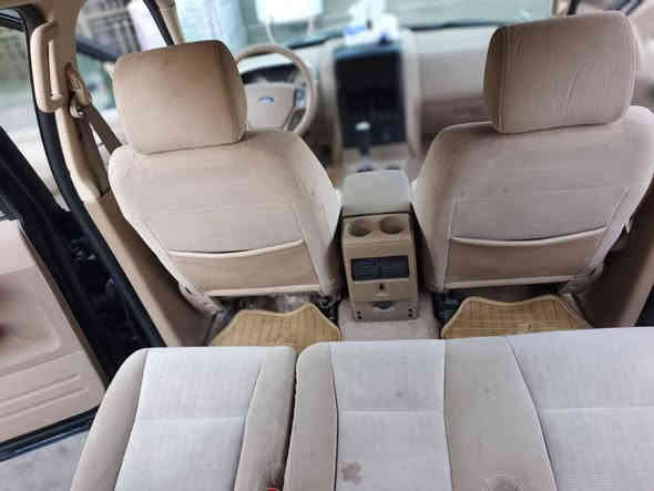 السلام عليكم
فورد اكسبلور موديل 2008 
محرك 6سلندر 4000 
دفع رباعي
7راكب
تبريد 3قطع
السياره جاهزه وخير من الله 
السعر 125 وبيها مجال حق الجيه 
***********
