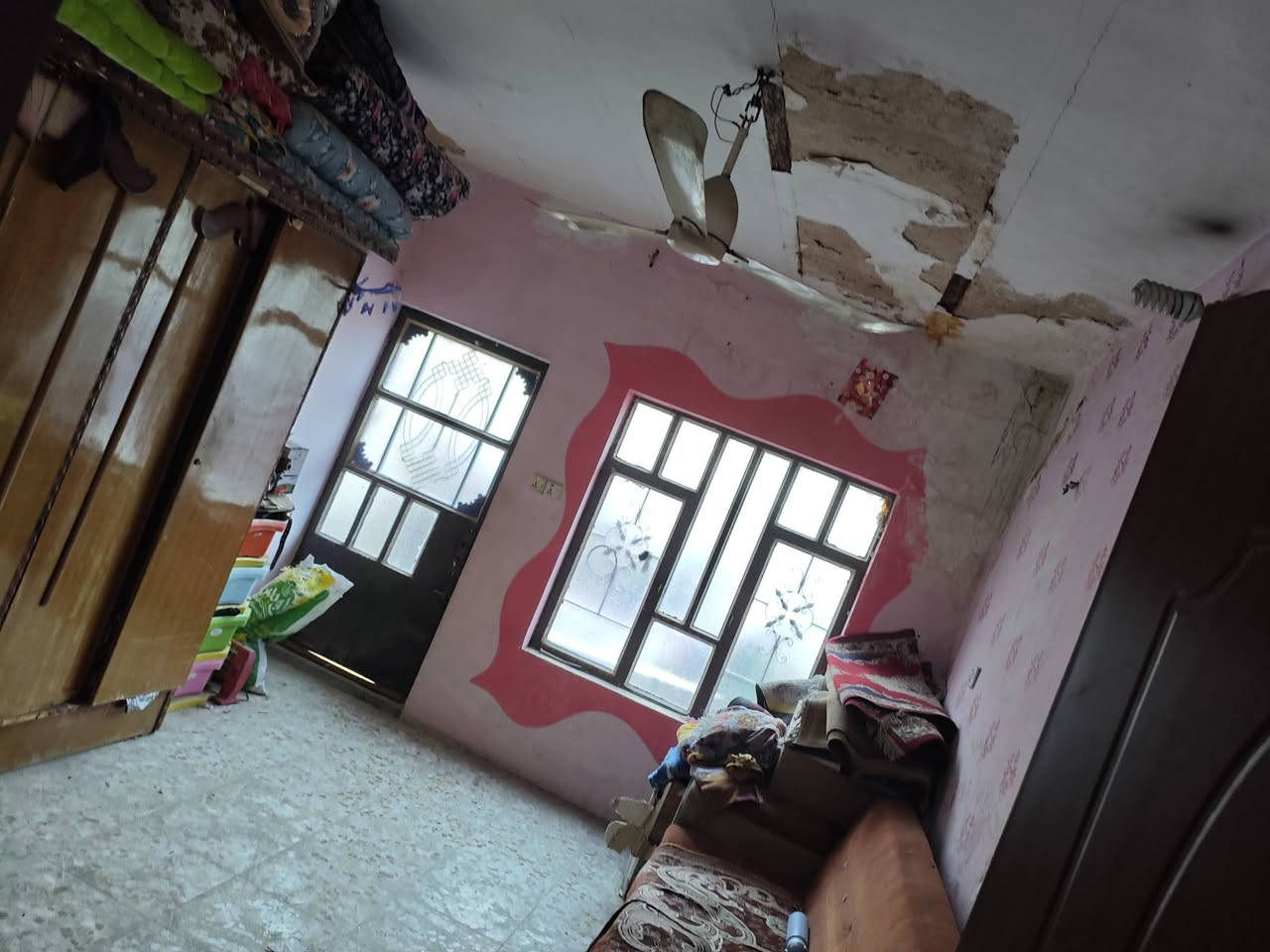 نص قطعة قطاع 16 قديمة 72م شرك استقبال ومطبخ وغرفة وترك جوة وفوك غرفتين وبالكون السعر 100 للاستفسار الاتصال  
***********
