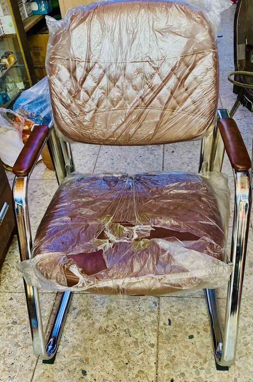 مرخصه الادمن
السلام عليكم 
للبيع ميز مكتبي جديد مع الكرسي جديد 
للاستفسار الاتصال على الرقم 
***********
واتساب موجود
