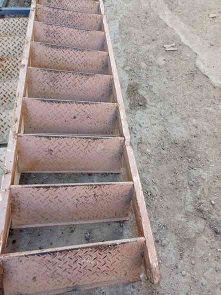 #للبيع درج عدد 2 الطول  3مترات  و30  والثاني 3مترات و10والعرض 70حديد ثقيل  @  مكاني  بغداد الغزاليه  ويوجد توصيل    ***********
***********
