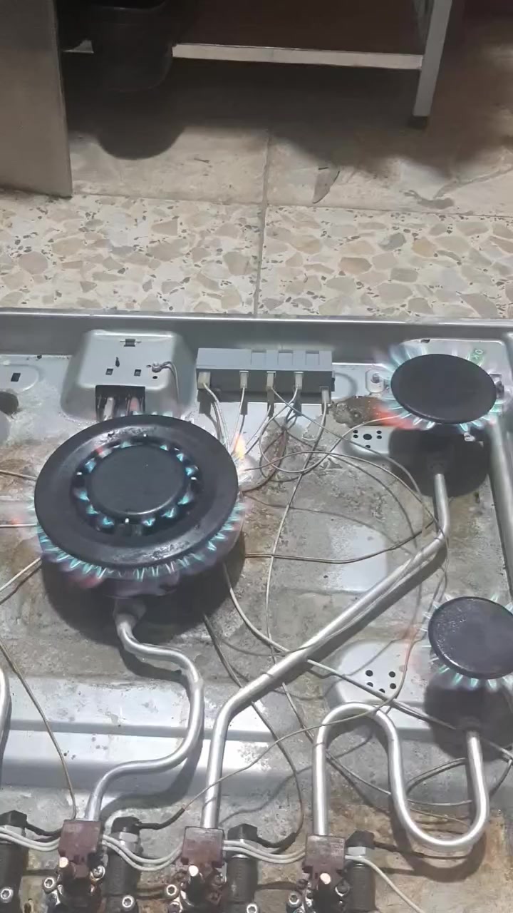 ورشة الضياء لتصليح الطباخات لدينا خدمة تصليح في الموقع .....ملاحظة..... التفاصيل على الخاص ارسال صورة للطباخ ذكر العطل ومكان الطباخ للاتفاق على  الكلفة قبل التصليح ونصور الطباخ قبل وبعد اي اي خلل بالتصليح مخالف للاتفاق انتم غير ملزمين بالدفع   ***********
