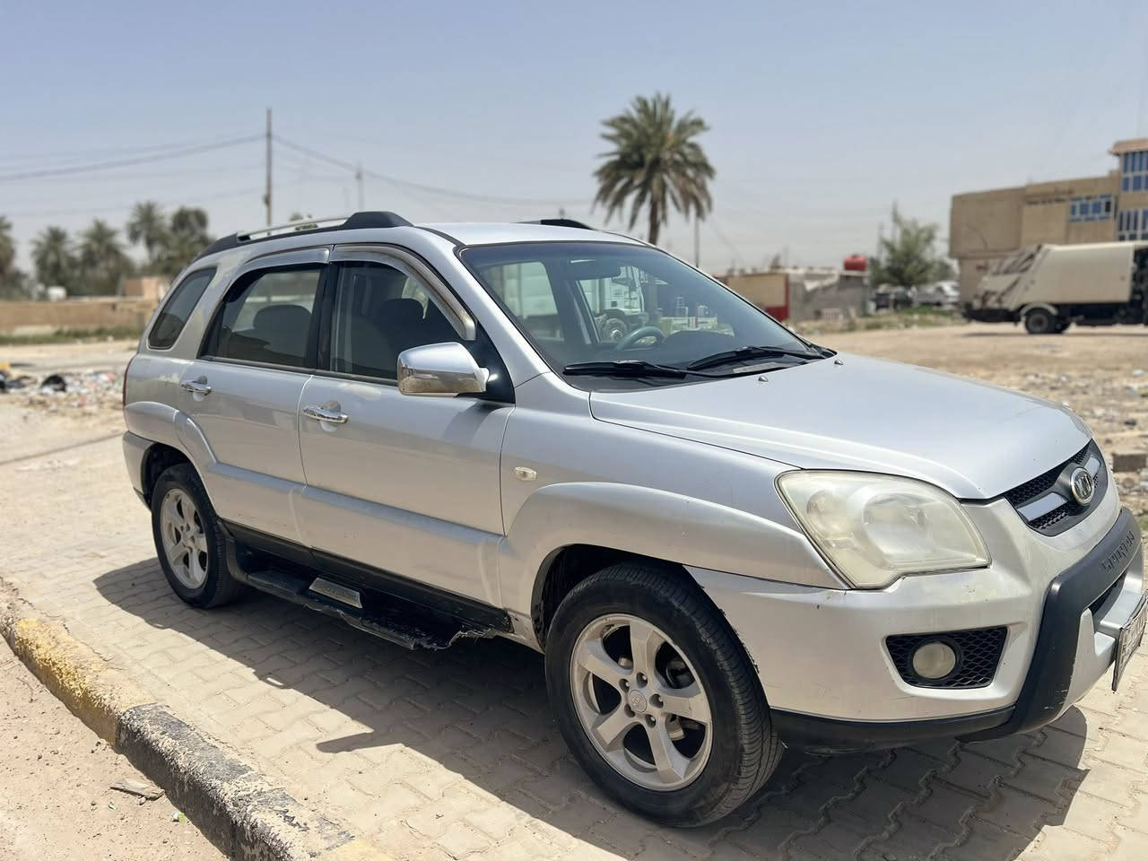 سلام عليكم  فقط بيع سبورتج خليجي 2000 بيها فقط جاملغ خلفي صبغ لباقي كفالة عامة شرط السونار  موصفات عادية تخم تاير وصدر وكير ومكينة كله مكفول
داخل دوشمة جديده تبريد ثلج رقم أنبار بسمي سياره حلوه وكاعدها ترايك وين ميعجبك 
🚗 سعر السياره ١١٥ورقة وبيها مجال
مكاني بغداد المحمودية 

***********
