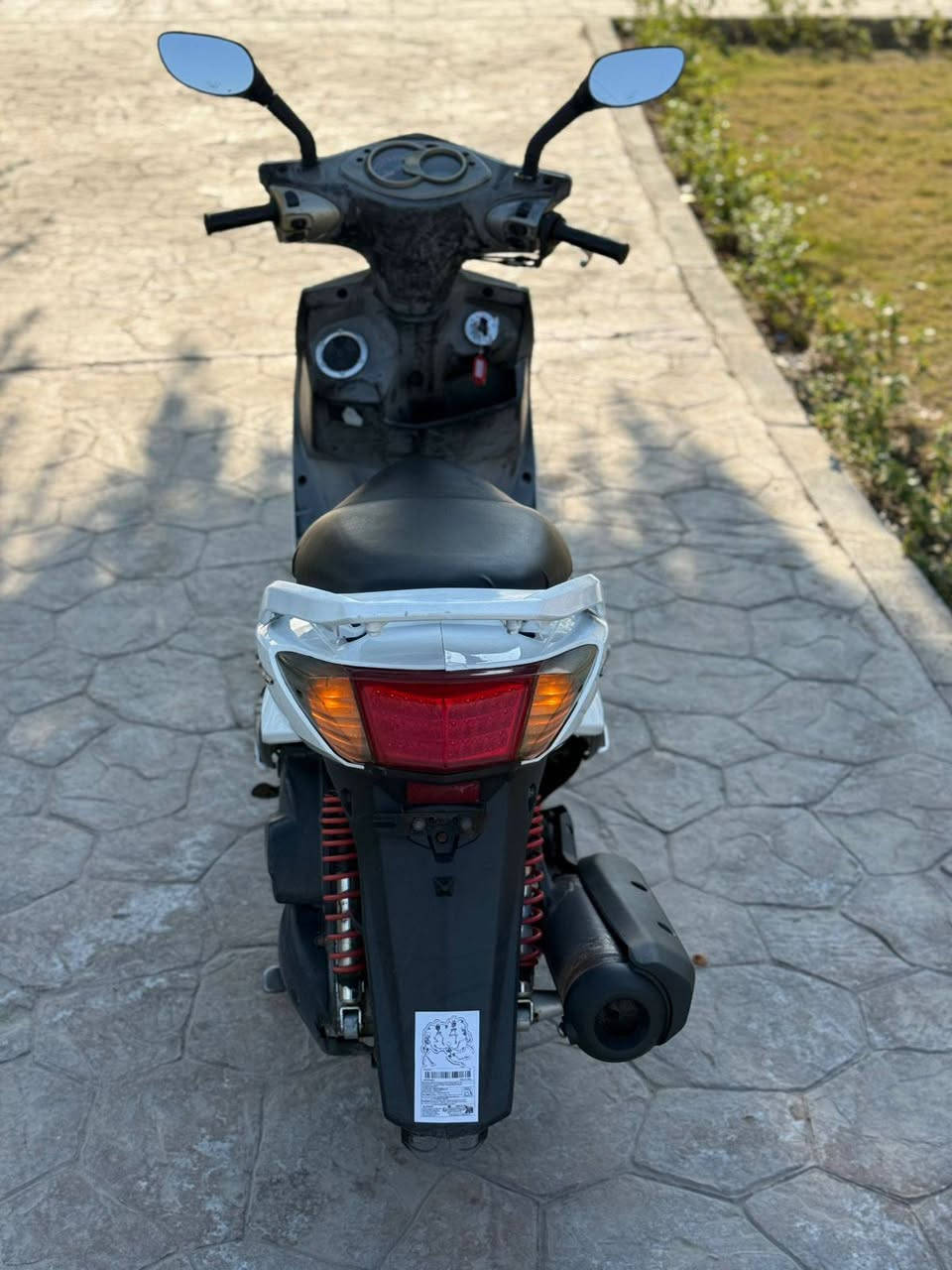 سلام عليكم ✋سكنس فحل نوزل خطين دراجه جديده ونضيفه كهربايات 💡كلهه شغاله مابيهه نقص برغي لاتنقيص لاتبخير لانضوح جيب وياك فيتر 👨🏻‍🔧قفل جنطه قفل ستيرن سويجات🔑 ثنين مكينه خرسه متنسمع شلعه معدل المكان 🏠 بغداد البياع السعر 750وبيهه مجال حك الجييه 📞***********
