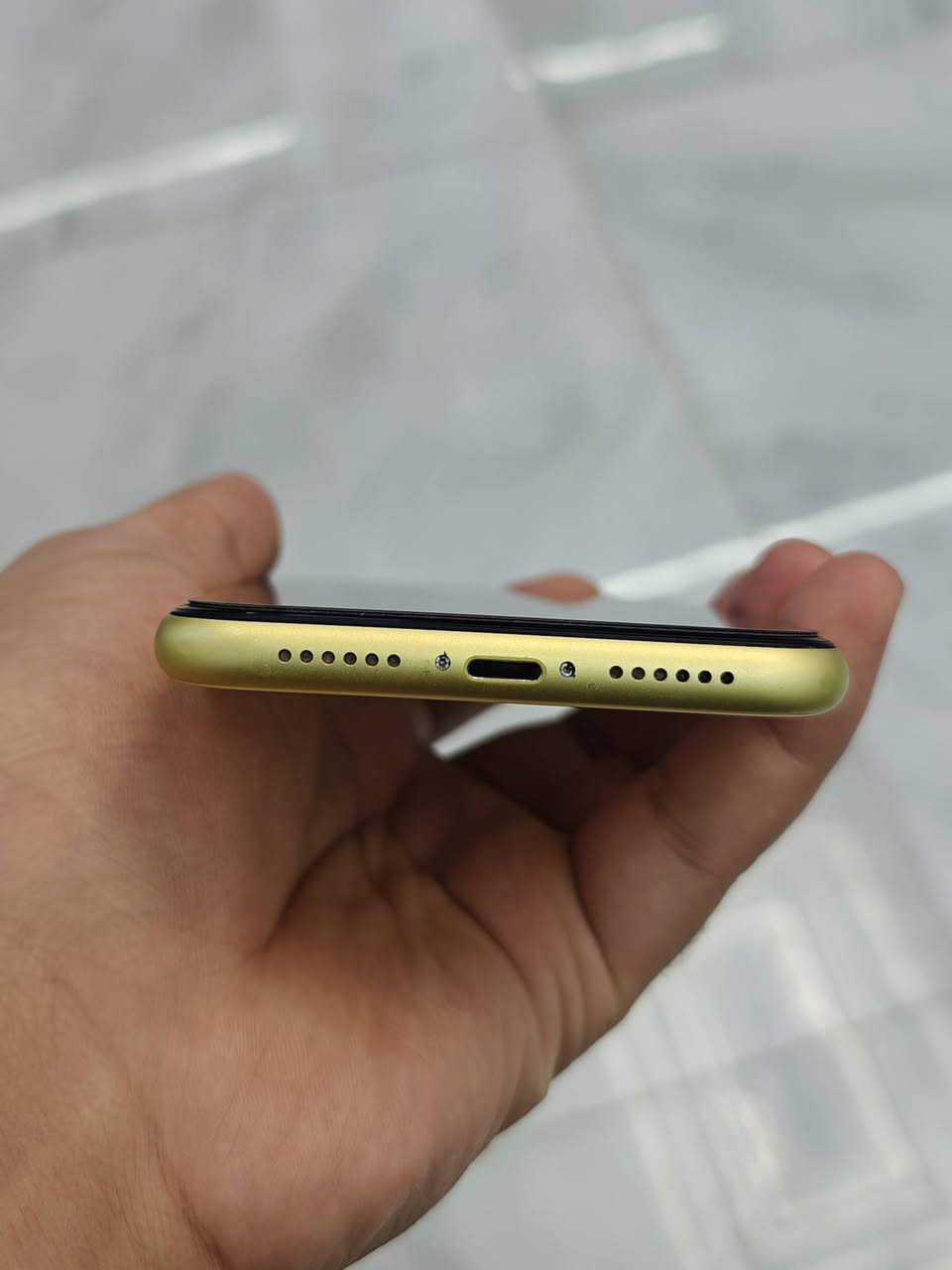 السلام عليكم ايفون 11 عادي ذاكرة 128gb نسخة الشرق الأوسط الجهاز الجهاز مكفول من كلشي غدا البطارية مبدلة اصلية درجة اولى السعر 260 و بي مجال بسيط 
مكاني بعقوبة 
*********** خاص او واتساب
