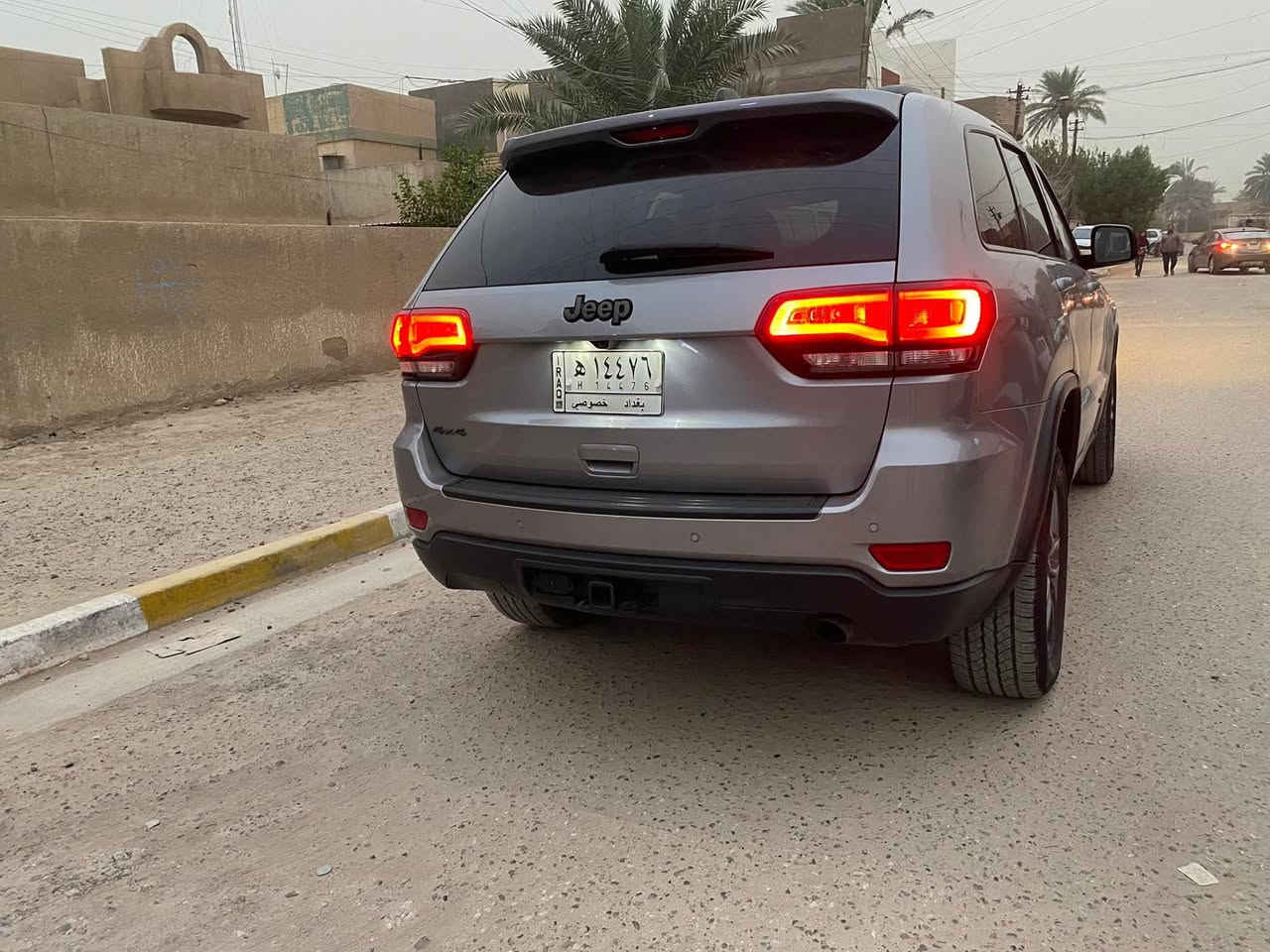 سلام عليكم 
جيب شيروكي 
موديل 16 

فتحة بصمة 
تشغيل ع البعد 
معروفة مواصفاتها 
رقمي ***********
