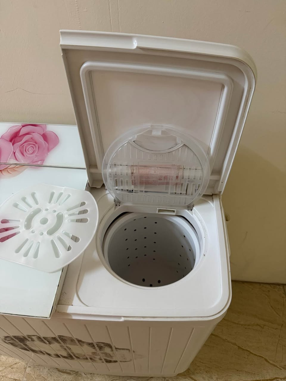 For sale 
Washing machine 90.000 IQD
New Sewing machine 60.000 IQD Singapore


**إذا كنت صاحب هذا الإعلان وتريد حذفه لأي سبب، رجاءا أرسل رسالة إلى الدعم الفني**