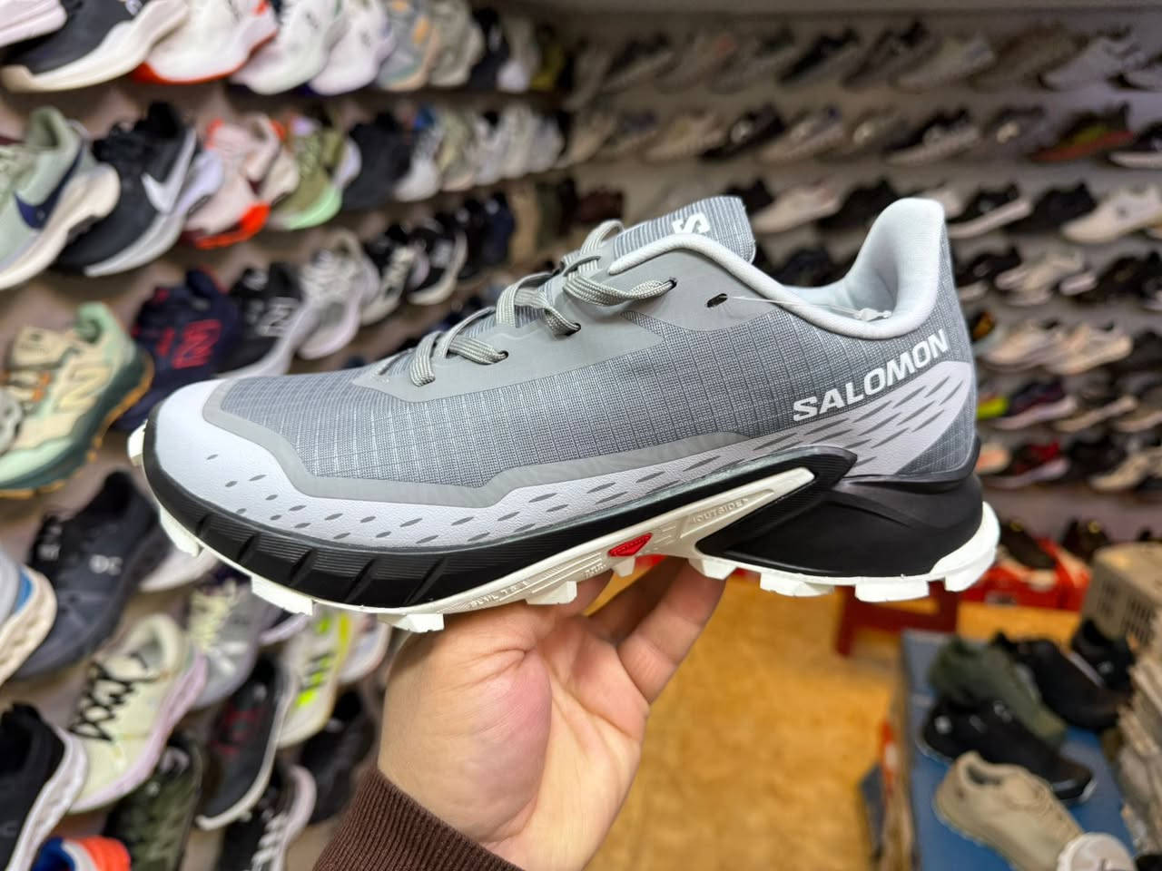 💎🔥💥 Solomon  💥🔥💎
جمله فقط 🤚🏻 
كوالتي عالي 💯 
📍قياسات 40-45
توصيل لكافة محافظات سوريا العراق 🚕 
📞لطلب والحجز تواصل على واتساب 
***********
#سوريا #العراق #جملة #مودل #جديد #ستايل #احذية #توزيع
