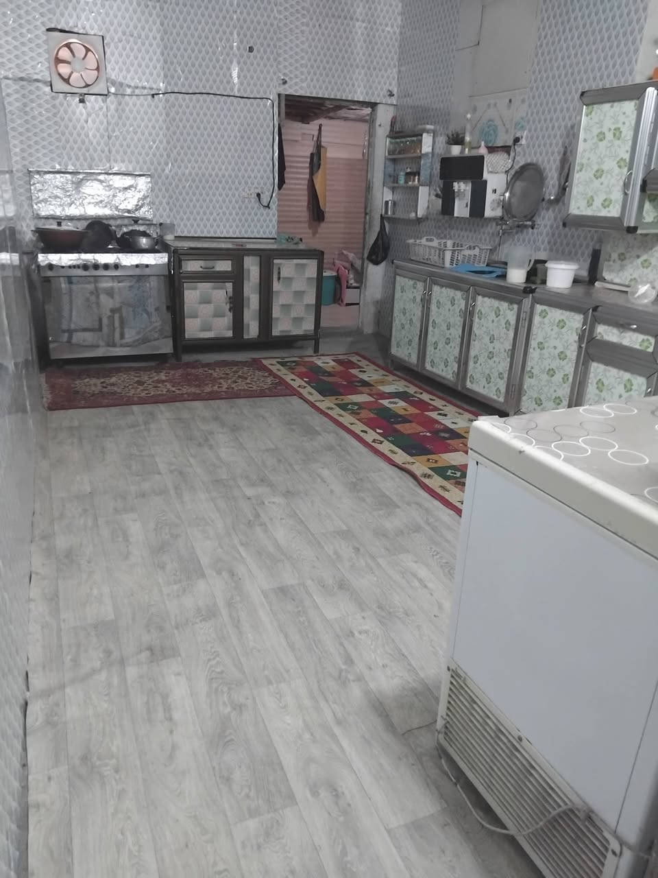 بيت بلدية بدون رقم  للبيع في كربلاء حي الصمود مساحة 200 متر بيه غرفتين نوم وصالة ومطبخ واستقبال ومناور ثنين وكراجات ثنين سعر ب ١٢ وبيه مجال شراي يتصل عل رقم ***********
