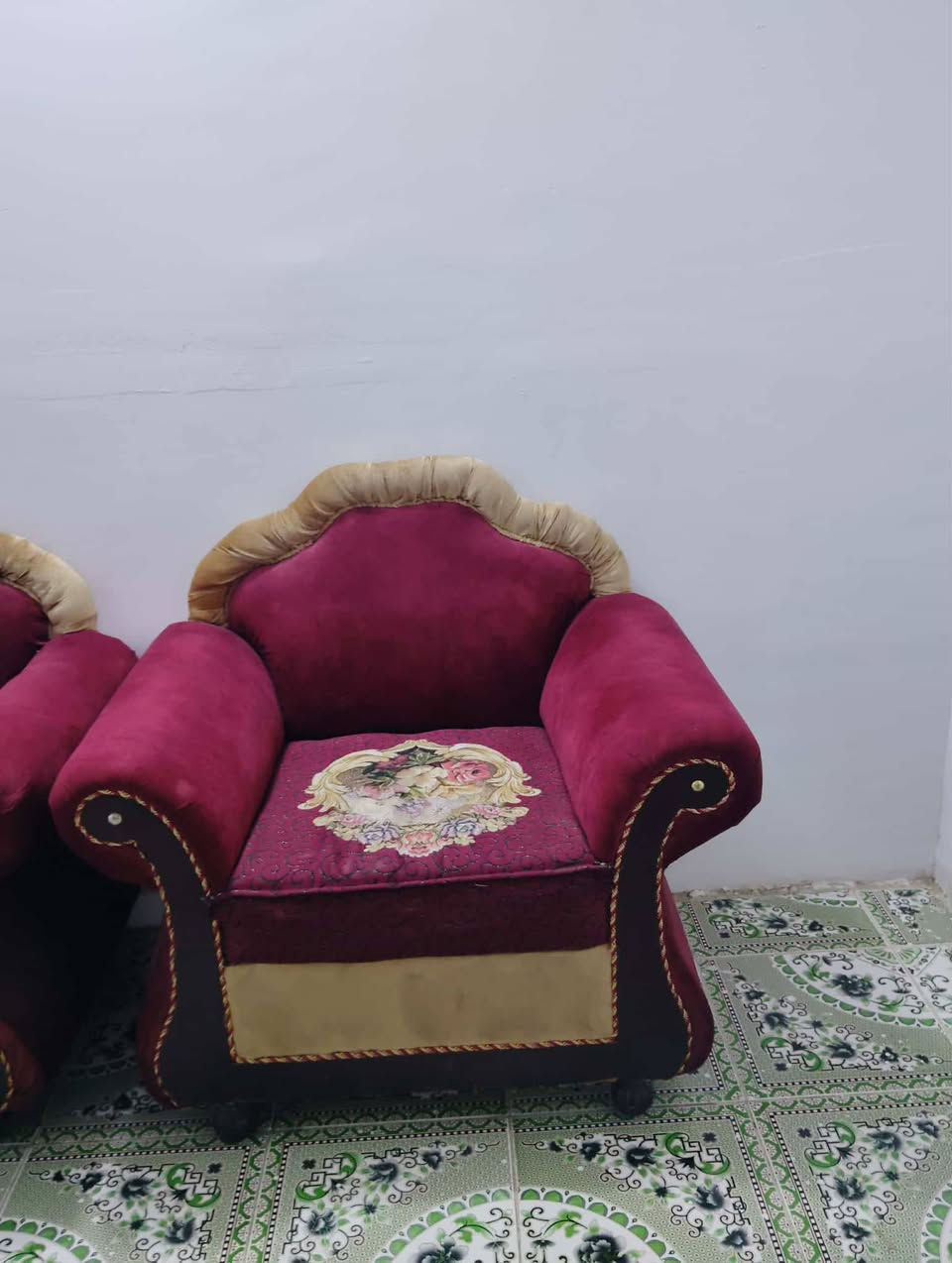 الهاشمي لتخامه و الدواوين 
    
      تخم 10مقاعد. 6قطع.   

نضيف تسكام  مثل ما وضح بل صوره 
العنوان بابل شارع 80مال حي العسكري 
قرب سنتر انتيكه 
***********،
