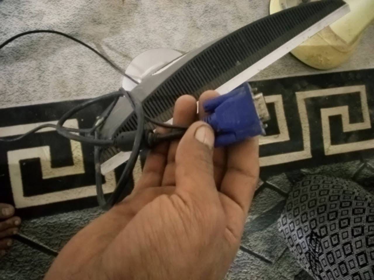 ثنيهن ب 10الاف شاشه شغاله بس مال حاسبه المروحه انته وحضك  ***********
