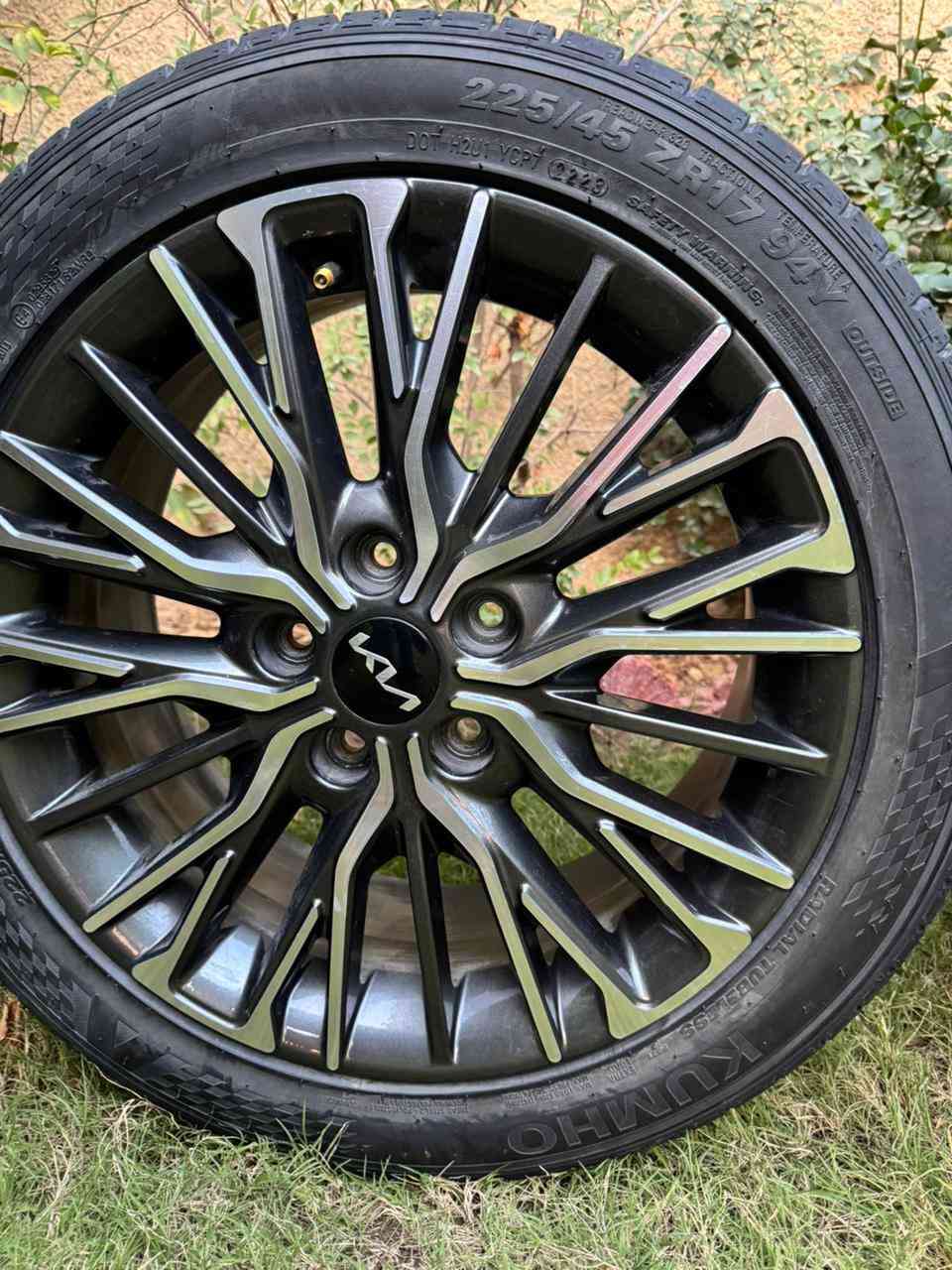 تخم ويل كب فورتي مع تخم تاير كومهو كوري اصلي جديد استخدام قليل جدا
قياس 17 /225 /45 سعر 350 دولار
رقم تواصل ***********
