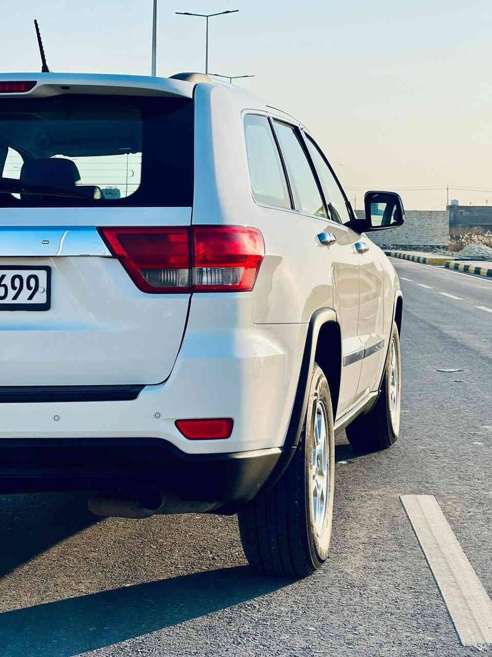 (***********)جيب لاريدو موديل ١٢ ، داخلة كلين بدون حادث بدون تقرير غرق
*موجود سونار وتقرير الدخول 
(السيارة بيها شغلات بسيطة تكحيل صبغ بسيط جداً تحت مراية السائق موضح بالسونار وصبغ كد شبر فقط لجاملغ الامامي الايمن والجاملغ الخلفي الايسر) 

*ماشية 186 الف ميل 
*محرك وكير جديد مكفول
*دوشمة جديدة 
*حدادية امامي خلفي جديدة 
*دسكات امامي خلفي اصلية جديدة
*منظومة بانزين كاملة (عبوة ومساعد و بلكات ونوزلات اصلية شركة ) كلها جديدة
*لايت ومازدات كلها جديدة 
 * منظومة تبريد محرك كلها جديدة (ماء اصلي احمر وولف حماوة ريسنك ٨٢ وبرمجه كلها جديدة) 
*منظومة تبريد سيارة كلها جديدة (راديتر تبريد وكمبريسر وفريز كلها جديدة اصلية) 
*بوليش جديد قبل شهر سويته 
*سنوية جديدة نافذة لغاية ٢٠٢٩ 
*السيارة رقم سليمانية بأسمي تحويل مباشر او وكالة 
***********
السعر (180) وبيها مجال للشراي
*مكان السيارة (واسط-العزيزية)
