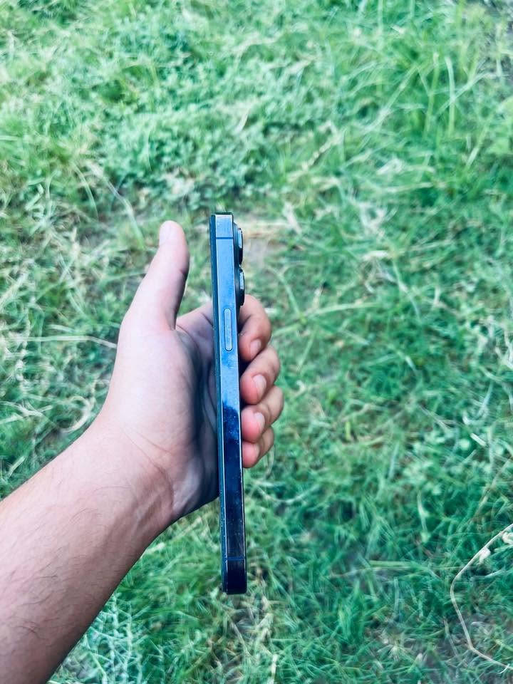 السلام عليكم ورحمه الله وبركاته 
آيفون 14 برو ماكس AA/A  شرق اوسط 
مستبدل بطاريه و شاشه كلش حلوات ( فيس إيدي يشتغل) 
الكاميرا اصليه من ابل 
ذاكره 256  
نضافه التلفون مبينه كدامكم بس ضهر مفطور و ما اياثر بالگفر 
 العنوان بابل : ***********

