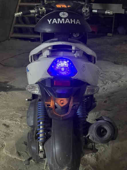 السلام عليكم
دراجة GTR بحالة الرمبة 
دراجة بلادية مكفولة كفالة عامة برغي ما بيه نقص 
كلة شغال ومكفول
مكينة بلادية برغي ما ملعوب بيه 
نكرة سلف 

السعر - 875,000 الف 
العنوان - الكاظمية 
رقمي - ***********

كلوب لد اصلي 
تجوة + يدات رياضي 
كلجات رياضية بلادية مال رمبة 
صالنصة حساس بلادي
بريكات خلفي وامامي شغال
قفل جنطة + قفل ستيرن 
عداد سرعة + بانزين شغال 
كشن رياضي + دبلات بلادية 
تايرات جدد 
الدراجة عليه ادامة كاملة
