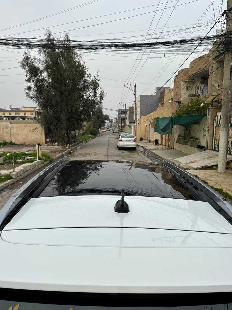 السلام عليكم للبيع 

سنتافي 2020 خليجي كلين 
محرك (4) سلندر 

المواصفات :

بانوراما 

بصمه ابواب 

7 راكب وتبريد 3 قطع 

تحكم ستيرن كامل 

4 وضعيات قياده 

كشنات اماميه كهرباء وخلفيه 

بردات ابواب خلفيه بلاديه

حساسات اماميه وخلفيه

لايتات فوول زينون ( عالي وناصي وبلاجكتور ) وبك لايت لد

ويل جبير 19 

حساس تايرات 

السيارة رقم اربيل بدون ضرر وعلى ايدي من الشركة مداريها للأخير بشرط حتى بانزين محسن اخليلها من اخذتها لحد هسه 
مكانها (موصل) 
ماشيه (170)

للأستفسار هاتف 📞
واتساب: ***********
