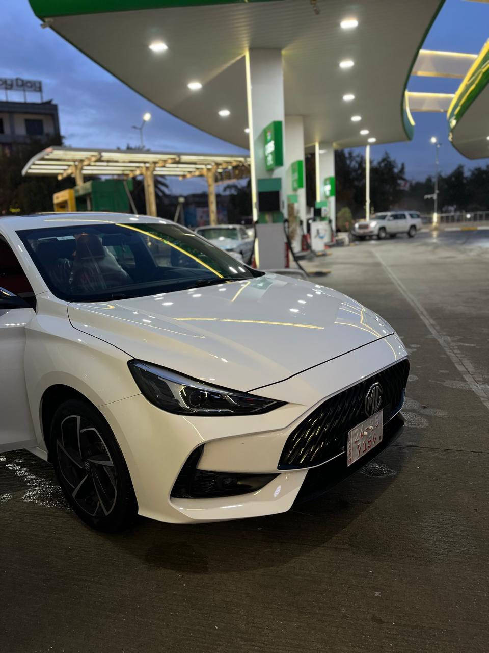 السلام عليكم 
للبيع : 
Mg Gt turbo full 2025 
كـشنات جلد لون احمر واسود 
شاشة اصليه وليس كوبي 
فتحه سقف 
گير شكل BMW 
السيارة ماشية 3الاف كيلو 
مابيها ضرر شخطه مابيها نظيفه الى درجه 
السيارة بعدها كاتي رقمها 
ومستعجل على بيعها 
سعر السيارة 147$
علماً ان السيارة بلوكاله بـ 155$ 
عنوان السيارة كركوك  شراي يتواصل وياي 
***********
