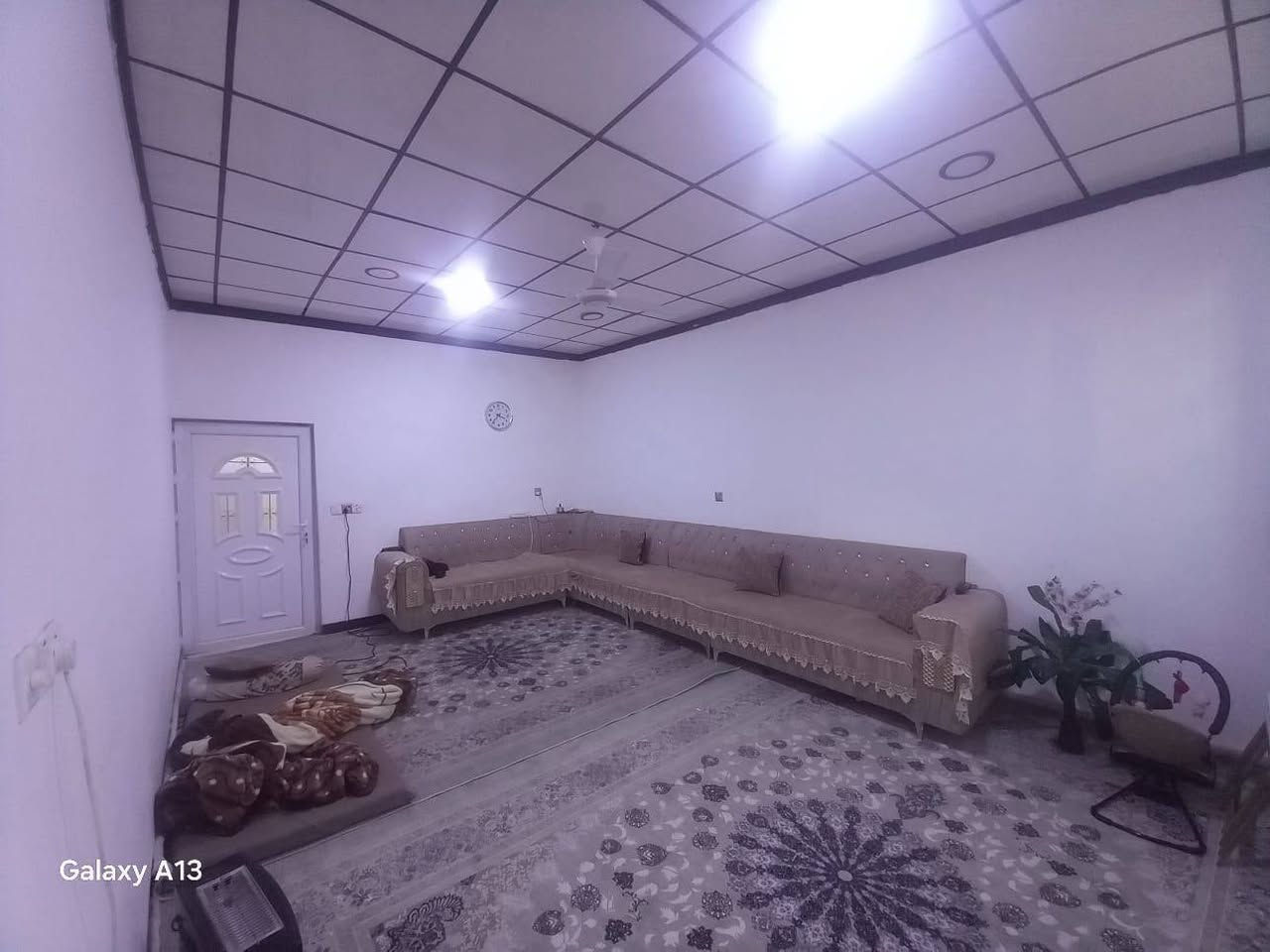 #دار للبيع:--#مساحة 200م
#موقع:--بنجاعلي قرب جامع بلال حبشي 
............... 
فرع عريظ 
#بناء نظيف 
................ 
محتويات 
 /غرفتين  نوم+مطبخ+هول +استقبال +صحيات 
كراج 
.............................. 
سعر 52مليون مجال
.............................. 
للاستفسار اتصال عالرقم
 ***********
***********
راجع مكتب عقارات اسيا
عنوان مكتب سايدين قادسية
