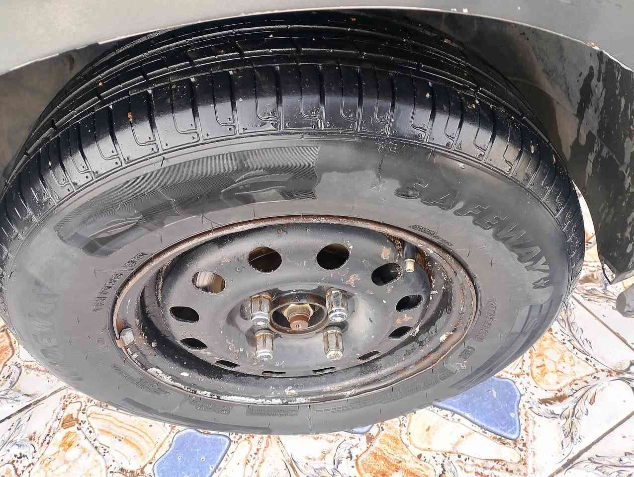 السلام عليكم سيارة فورد اسكورت موديل 1992 رقم نينوى اخضر كير ومحرك شرط الفحص محرك جديد مال گصه طخم جديد وايرمنيه كلها شغاله طخم تاير جديد سياره بدون ضرر كابون بانزين مابيها مامسجله داخلها كلش نظيف السيارة سنويا خضراء سنويا ساقطه بل 2019 السيارة مرسمه عليها غرامات 360 ألف السعر 13 بيها مجال للاستفسار الاتصال عل الرقم التالي ***********/*********** عنوان السيارة موصل حي الانتصار قرب بانزخانه الحاصود اقساط ماابيع نقد بس وبدون معارض بيع فقط ومدة ماابيع اخوان كل التفاصيل ذكرت
