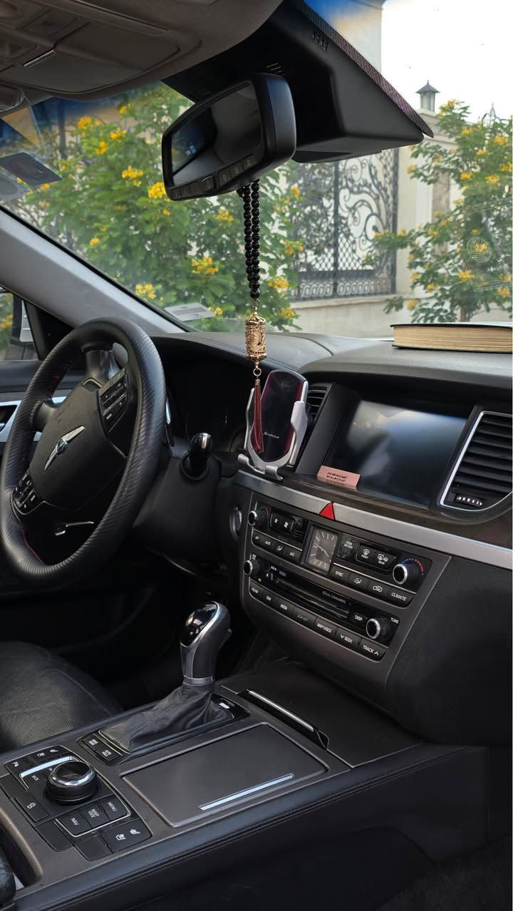 جينيسيس G80 محرك 5.0 - ملكة الخطوط والفخامة للبيع للباحثين عن التميز والراحة المطلقة، متوفرة الآن سيارة جينيسيس G80
بمواصفات خاصة وقوة محرك جبارة.
تفاصيل السيارة:
• النوع والاصدار: جينيسيس G80 2017.
• المحرك: (5.0L (8 - وحش على الطريق وعزم ما يتوصف.
• اللون الخارجي: فضي (سيلفر) ميتاليك مميز جداً ونظيف.
• الرقم: - رقم مميز جداً.
المواصفات والإضافات:
• التصميم الخارجي: فتحة سقف بانوراما، جناح خلفي (سبايلر) بلون أسود
رياضي، ويل كب (رينج) أسود ملكي يعطيها مظهر هجومي.
• الإضاءة: نظام LED كامل أمامي وخلفي مع عدسات زينون وكالة.
• النظام الرياضي: عادم رباعي (4 مخارج صالنصة) يعكس قوة محرك ال 5.0.
• المقصورة: داخلية فخمة جداً، كشنات جلد، تبريد وتدفئة، شاشة كبيرة،
وكافة أنظمة المساعدة على القيادة.
• ماوس تحكم بالشاشة
• داتا شو امامية
الحالة العامة:
• السيارة بحالة ممتازة (نظافة عالية جداً).
• محرك وكير وصدر بشرط الفحص والضمان.
• تايرات بحالة جيدة جداً، السيارة ما تحتاج أي مصاريف.
$ السعر والمعلومات:
• السعر: [21,500] (قابل للتفاوض البسيط للجادين).
•المسافة المقطوعة : [51,000mi ].
حادثها راس الجاملغ والبنيد وصورة رقم الشاصي بالمنشور
• مكان التواجد: [بغداد-الانبار].

• للتواصل: [***********].

• كلمة للمشتري: السيارة بصمة وهيبة بالشارع، ومحرك ال 5.0 يخليك تحس بفرق القيادة الحقيقي. السيارة للمستخدم اللي يقدر النظافة والفخامة. الفلوجة, الأنبار
