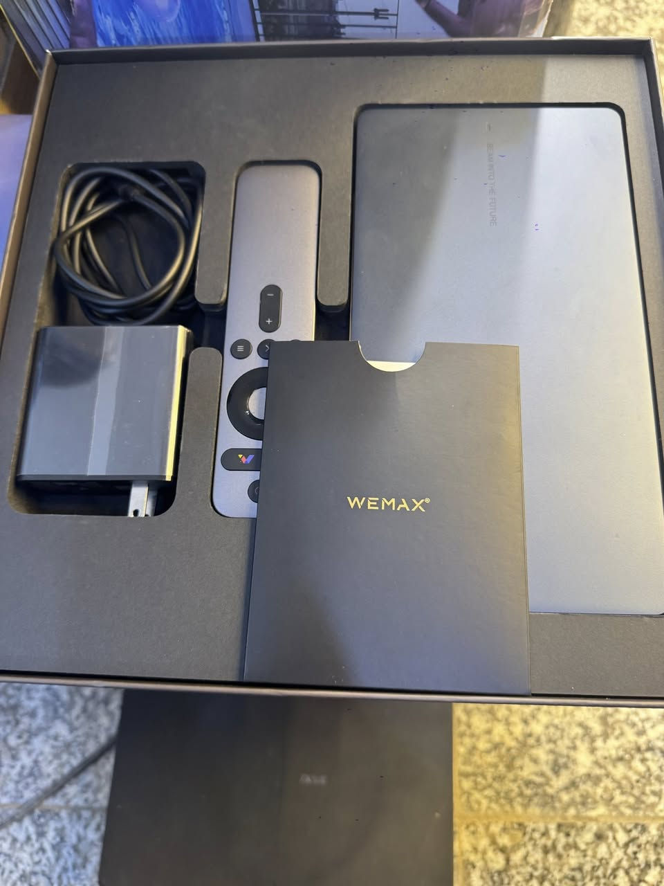 السلام عليكم شباب داتا شو ويماكس ليزري شحن 
السعر 650 الف جديد 
***********
