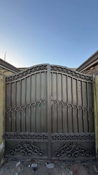 باب محل ٢متر ونص • باب حديد • باب بي في سي