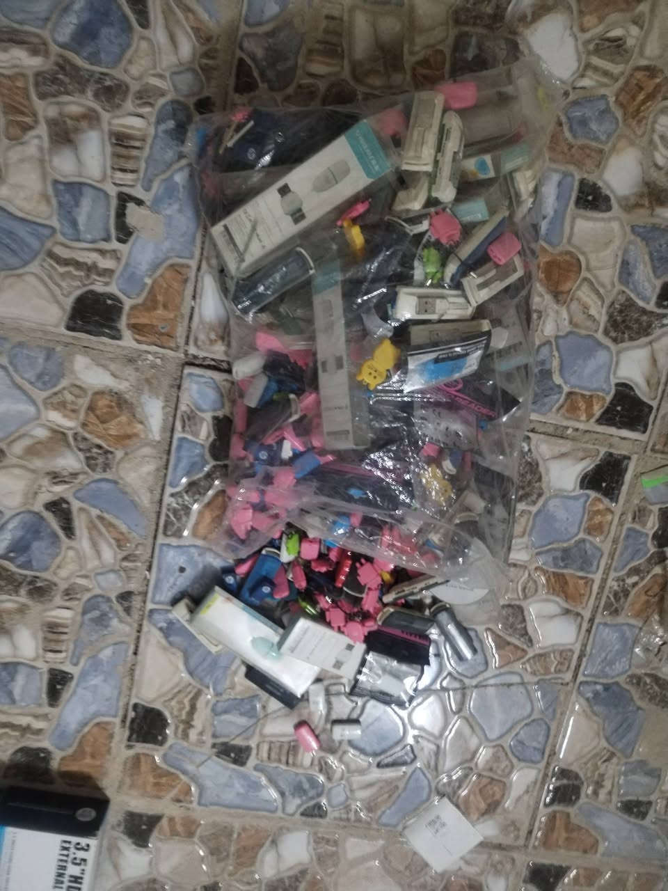 سلام عليكم اخوان عندي هذني كات ريدر حوالي 1000 قطعه اقل جيس جبير كلهن شلعه اب 25 الف


**إذا كنت صاحب هذا الإعلان وتريد حذفه لأي سبب، رجاءا أرسل رسالة إلى الدعم الفني**