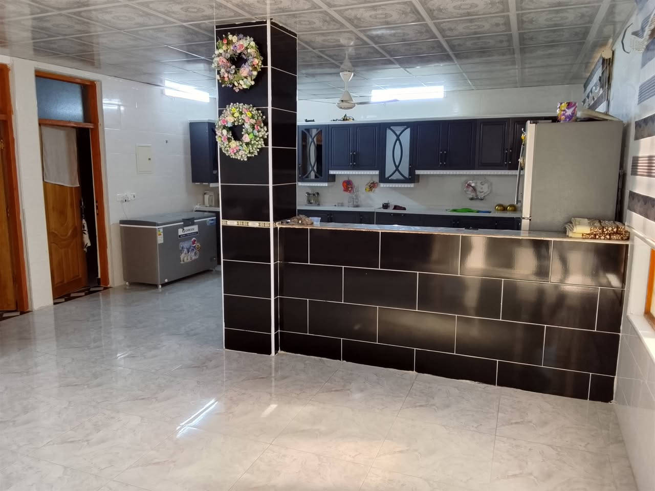 دار للبيع ويصلح مزرعة مساحة 350متر واجهة 9,5 ونزال37  شارع 8م  طابو زراعي  منطقة لبوعيثة الإستفسار على هذا الرقم ***********
