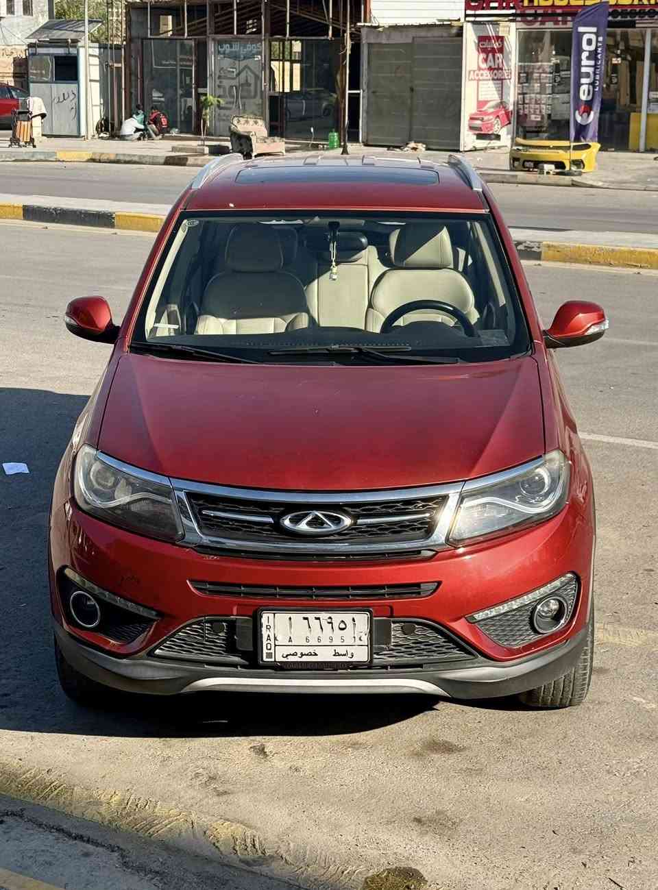 السلام عليكم 

شيري تيكو فايف
موديل 2018 
رقم واسط حره 

 .محرك 2000 
. فتحه سلايد 
شاشه  . تحكمات
حساسات كامره ABS 
السياره مكفوله عدا طخه باب الصدر 
مكينه كير مكفولات 
السعر 105 وبيهه مجال 
مكانه كوت كفاءات 

***********
