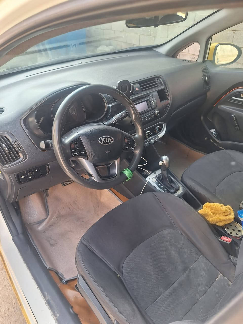 سلام عليكم سيارة ريو  ٢٠١٣ لبيع علوان بغداد مدينة صدر سيارة حدثهة جامالغ خلفي كير مكينة وتبريد جديد سيارة خير من اللة هئية وغرامات مصفرة سعر ٧٢بيهة مجال بصيط رقم  ***********
