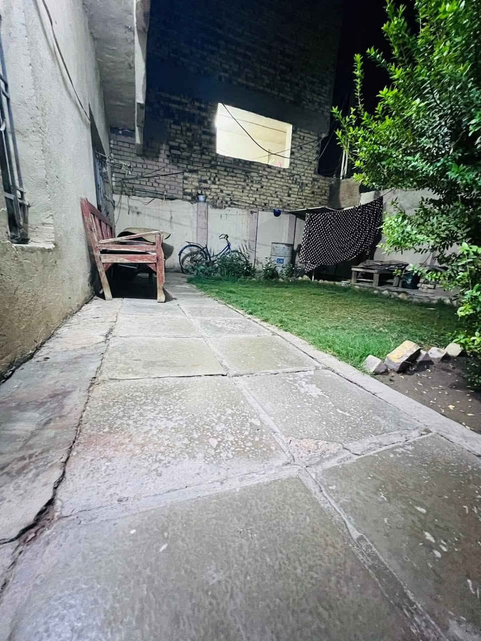 يا الله بيت للبيع المساحه 200 متر النجف الاشرف حي ميسان منطقه 22 قريب على شارع شارع عوده اطابق واحد غرفتين صاله واستقبال ومطبخ وحديقه بيت قابلسعر 160قفل السكن الاستفسار مراجعه مكتب بركات اهل البيت***********
