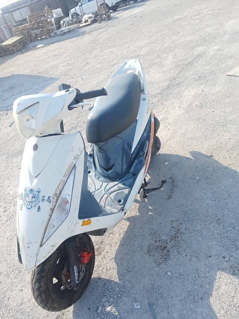 سلام عليكم دراجه للبيع سيام دراجه نظيفه كهربائياته شغاله دراجه مجفته مكاني رفاعي رقم ***********
