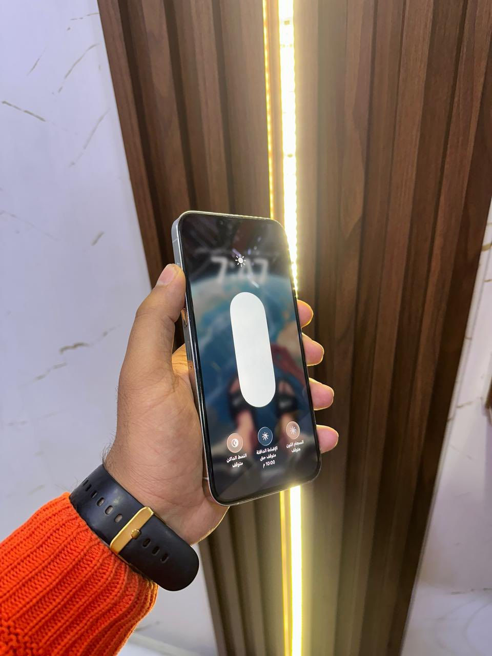 سلام عليكم مراوس فقط 
ايفون 13 برو ماكس لون ابيض 
ذاكرة/ 512 
جهاز كله بلادي فقط مبدل بطاريه اصليه 100 
وضهر مفطور فقط للمراوس ويا 14 برو ماكس كون نضيف ***********
