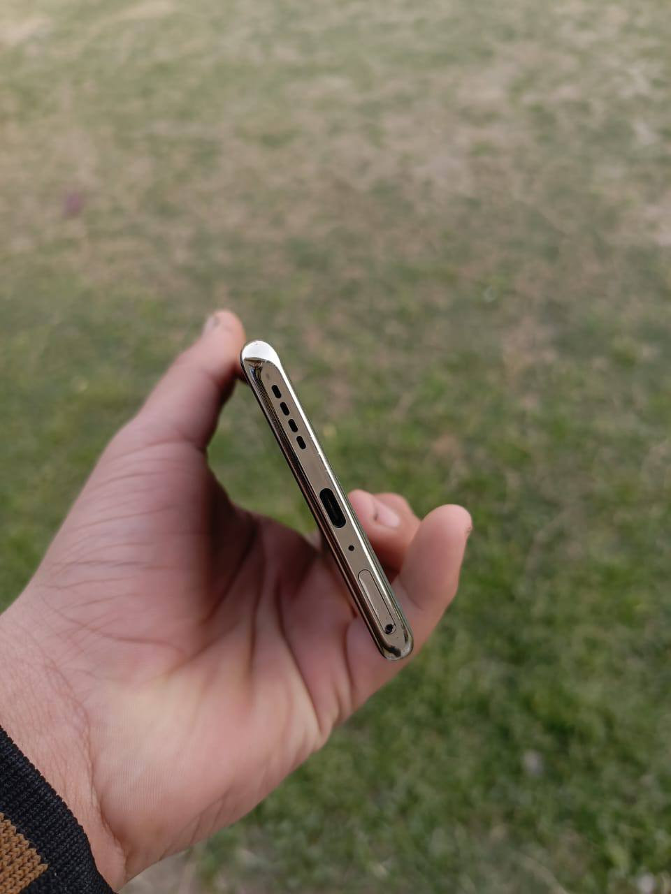 انفنكس نوت 40برو ذاكرا 256 مواصفات معروفه وجهاز يخبل شحنه يومين مخابره اتصال نت كله  فول فقط جامه مال كامره خلفيه مكسوره تتبدل ب10الاف سعره 175 او مراوس شعندك نزل 
***********
