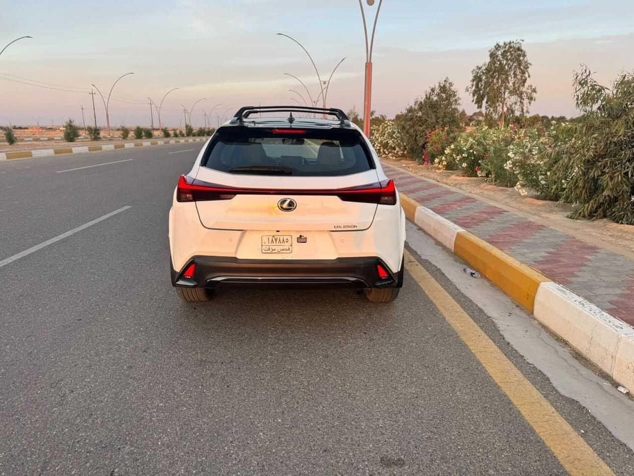 لكزز موديل 2024 Lexus ux f- sport
فول مواصفات اعلى فئه 
دخول جديد 
ماشيه 5000 يعني زيرو 
حادثها باب وجاملغ جهة السائق 
الباب مبدل اصلي 
السعر 🔥
التواصل ***********

