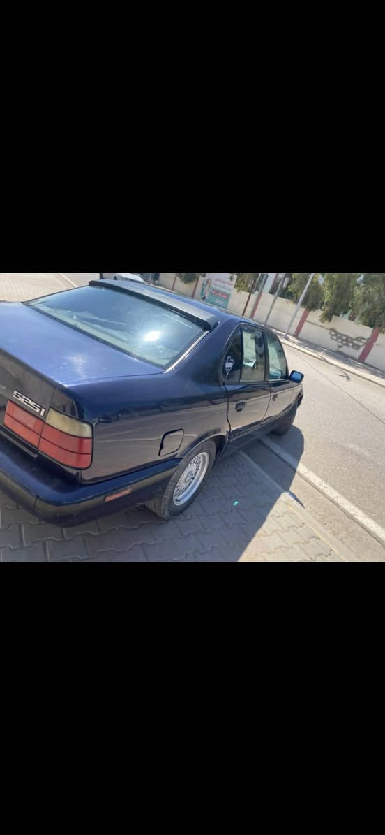السلام عليكم سيارة بي ام موديل 1991 رقم كركوك مشروع وطني سنوية لحد 2031 شرط التحويل بي بطاقه بانزين حجم 525 بلاد كير اوتو كير محرك حاويه مال بومه بدون صرف بدون بخار السيارة فول بس بدون سلايت سعر 53 وبي مجال قليل مكاني كركوك *********** كركوك, العراق
