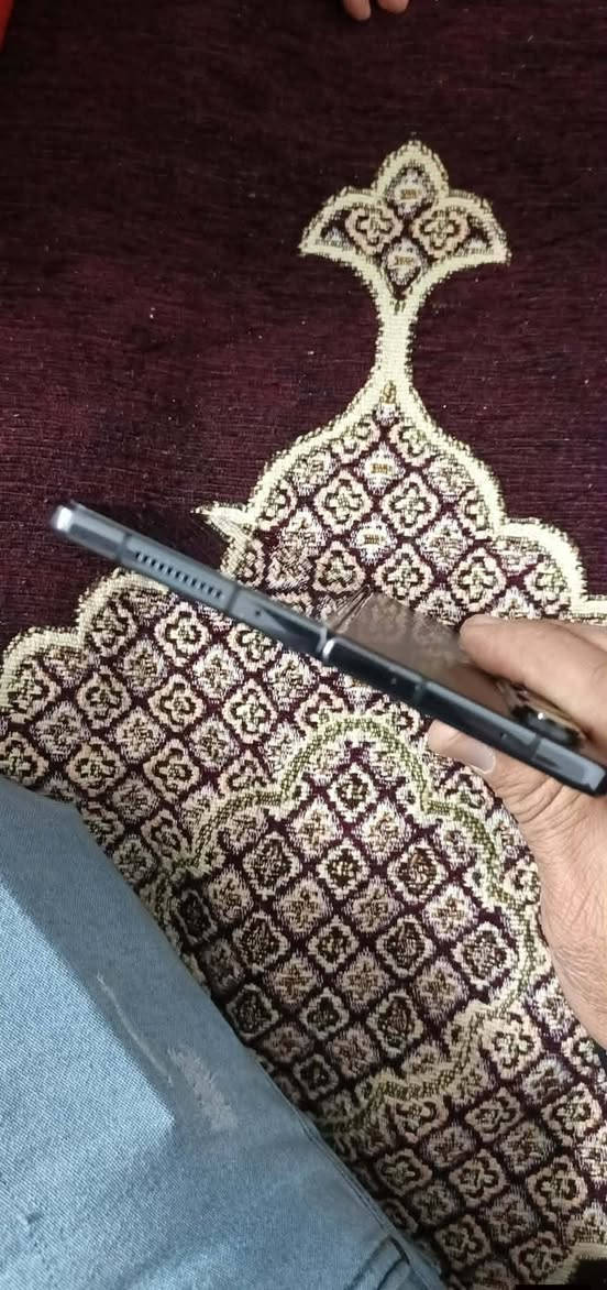 Samsung Galaxy Z Fold 4
مستخدم نظيف جدا  شرق أوسط دبل سيم كارت خطين
 

المواصفات 

الشاشة: 7.6 بوصة - 120 هرتز - Dynamic AMOLED 2X
الذاكرة: 256 جيجابايت
الرام: 12 جيجابايت
المعالج: Snapdragon 8+ Gen 1
الكاميرا: 50 + 10 + 12 ميجابكسل
البطارية: 4400 مللي أمبير شحن سريع شحن واير ليس فقط الشاشة الداخلية ماتشتغل السعر ٢٧٥ الف


**إذا كنت صاحب هذا الإعلان وتريد حذفه لأي سبب، رجاءا أرسل رسالة إلى الدعم الفني**