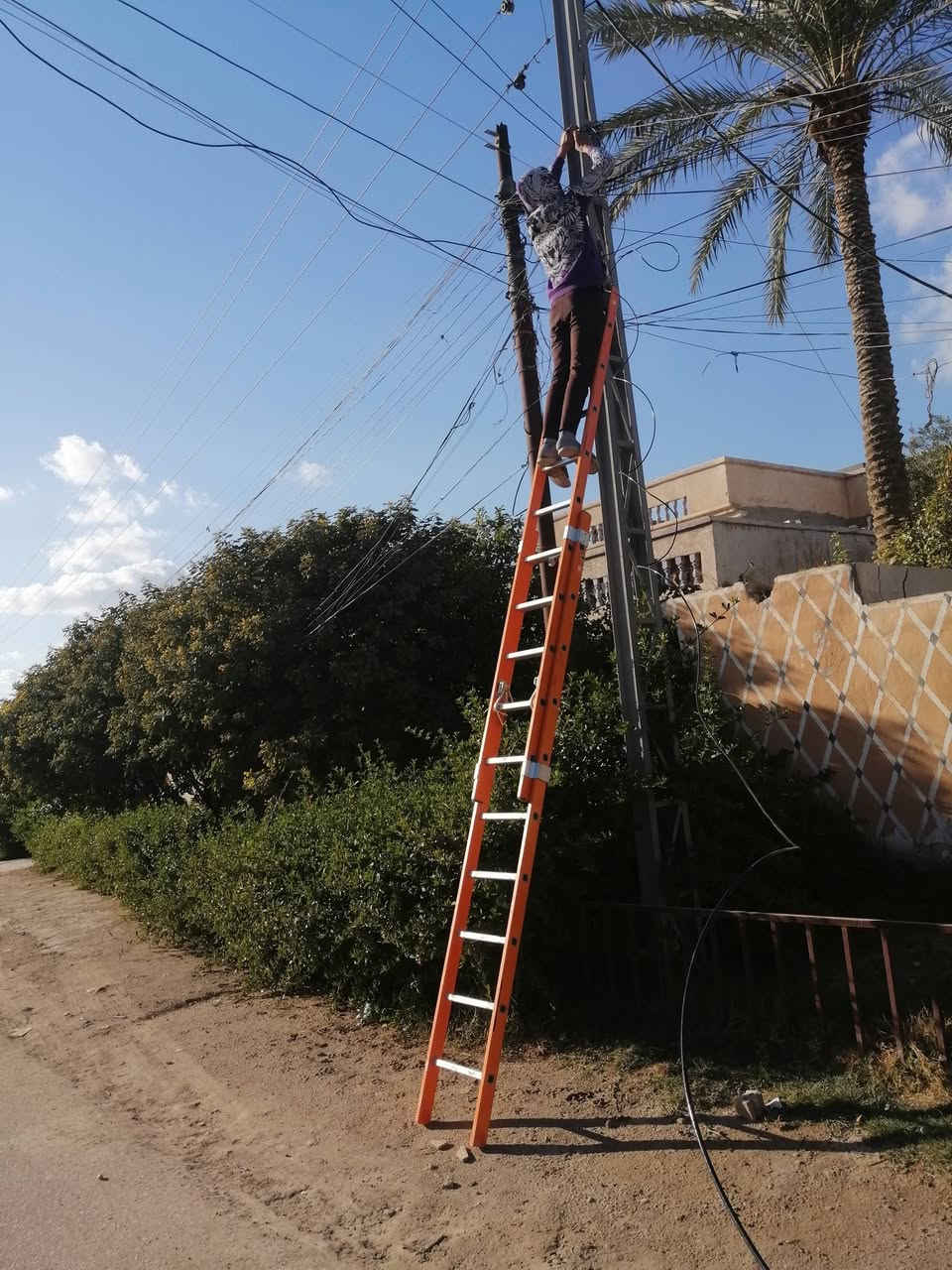 صوفي الآوسي

  تأسيس كهربائي  // من مولد إلى البيت سحب جديد
 تسليك صفير.. و.. نحاس  والقطع  + الطبك
وكافت انواع الوايرات

📞
***********
***********

ملاحظه / داخل جبله فقط  📌

بكل مكان متواجدين كهربائيين درجه اولى
