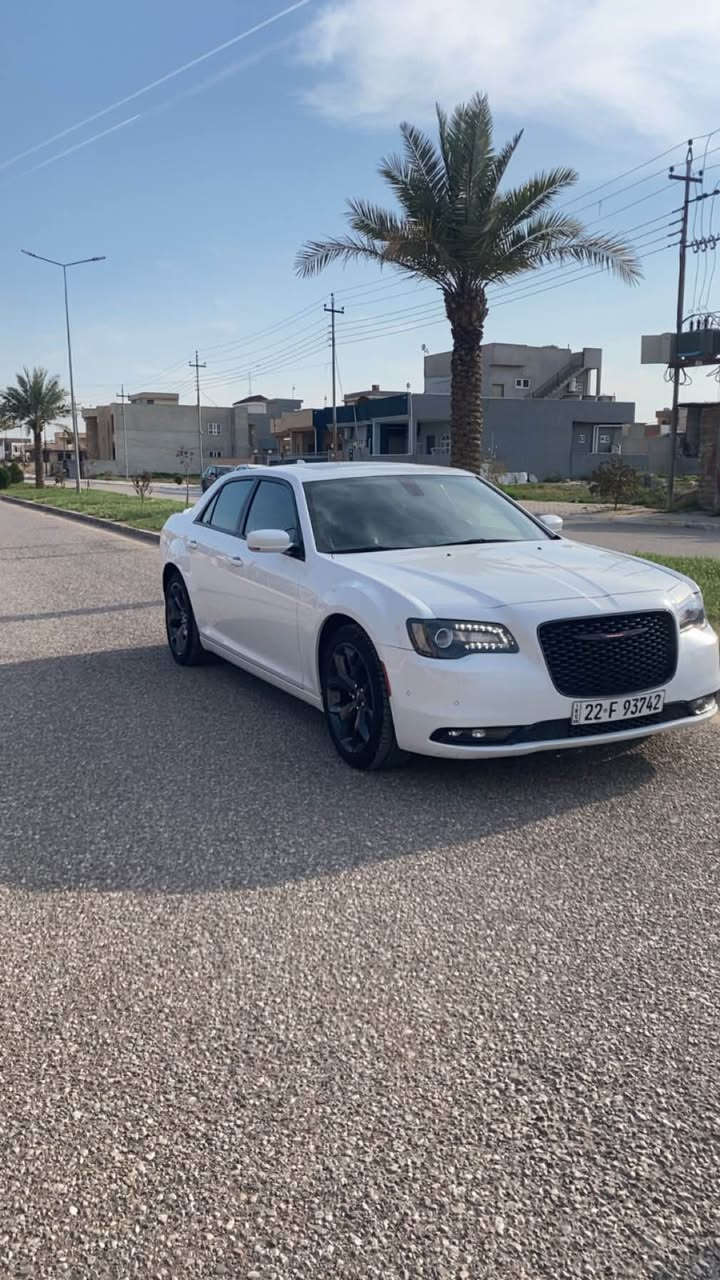 اوباما S وارد امريكي موديل 2023 كلين تايتل 
ماشية 29 ميل
بانوراما 
حساس امامي وخلفي
رادار جانبي 
دمام بلصندوق
لايت زينون
كشنات جلد اسود
باقي مواصفات معروفه 
سيارة بحالة الوكالة 
للاستفسار اكثر اتصل على رقم *********** الحمدانية, نينوى
