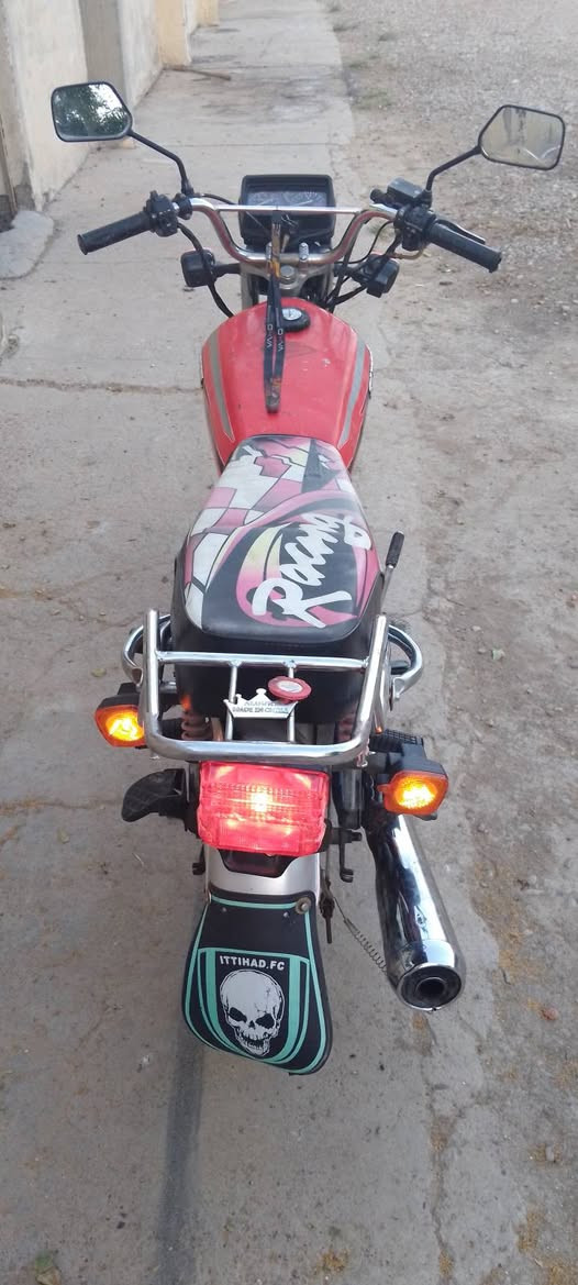 مر خصت مدير الكروب 🫡🙋سلام عليكم اخواني🧑‍🤝‍🧑 دراجه سيفان🏍️
 موديل 2020🫴 كهربائيات كلها شغاله👍 دبل اشاره ضفيره جديده👍 باتري جديد بك لايت جديد👍 سيبايه اصليه👌 جديده جوزه جديده دراجه ماناقصها 🤏اي شي  مكان بغداد الراشدية 🏫🤍استفسار🫴 💸سعرها 350وبيها مجال🫡 تحياتي للجميع ***********📱
