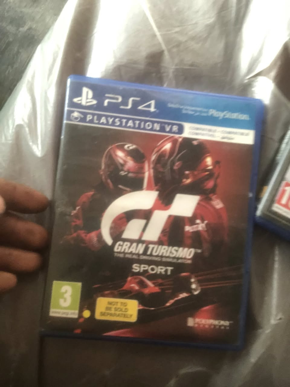 سلام عليكم شباب عندي يده بلي 4 اصلي وعندي اقراص ادرايفر + لعبه جزئين لعبه حلو تخبل ماعرف اسمها😂 للبيع ***********
