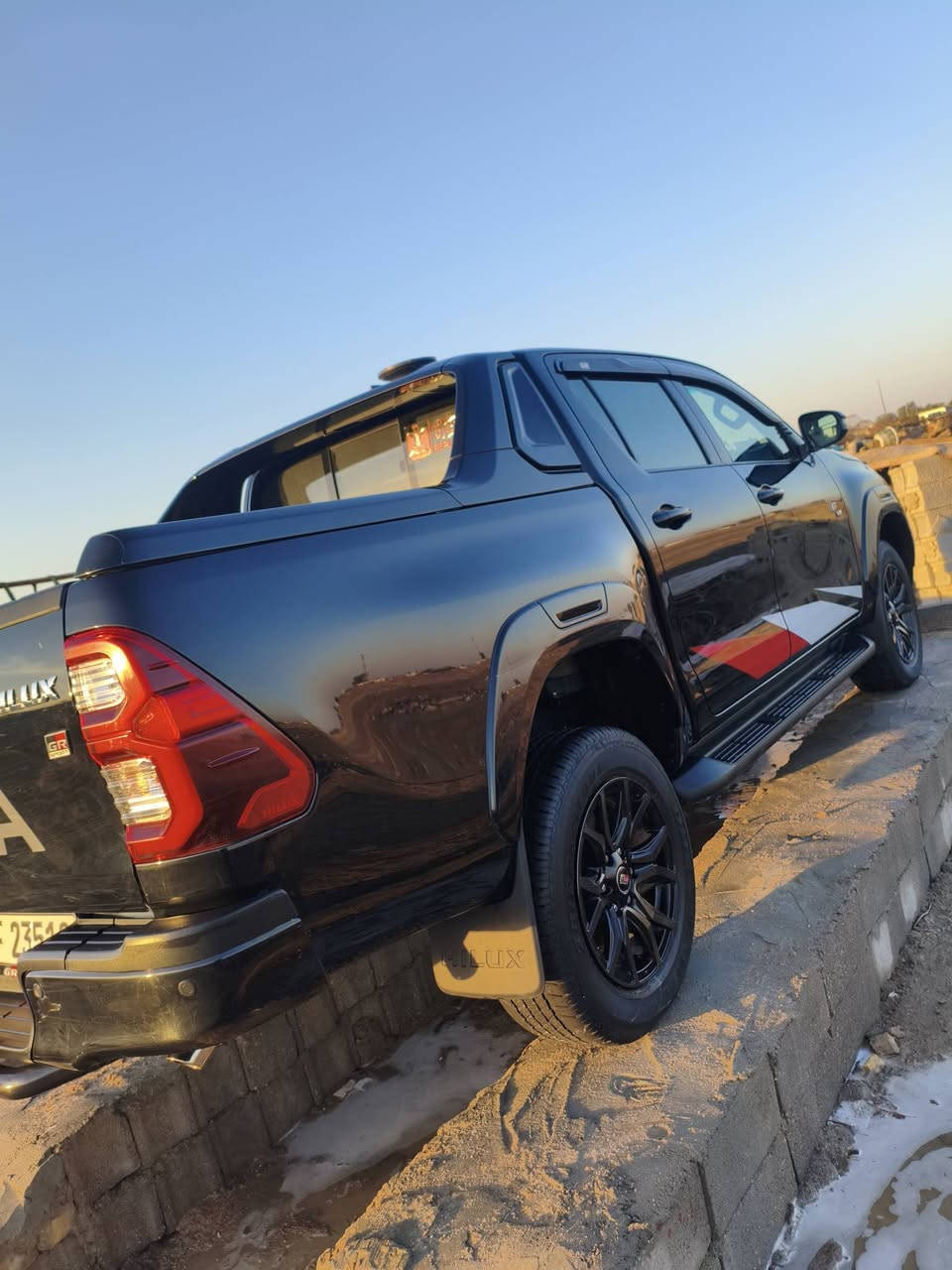 السلام عليكم البيع جي ار مديل2023 كويتي سياره جديده ماشيه 49الف حقيقي مكفواله كفاله عامه مغلفه ببيف بلكامل رقم اربيل بسمي بعد موصفات جي ار معروفه سياره ستخدام شخصي سياره كرتون معنه الكلمه مكان ذي قار رقم صاحب سياره*********** سعر على الاتصال
