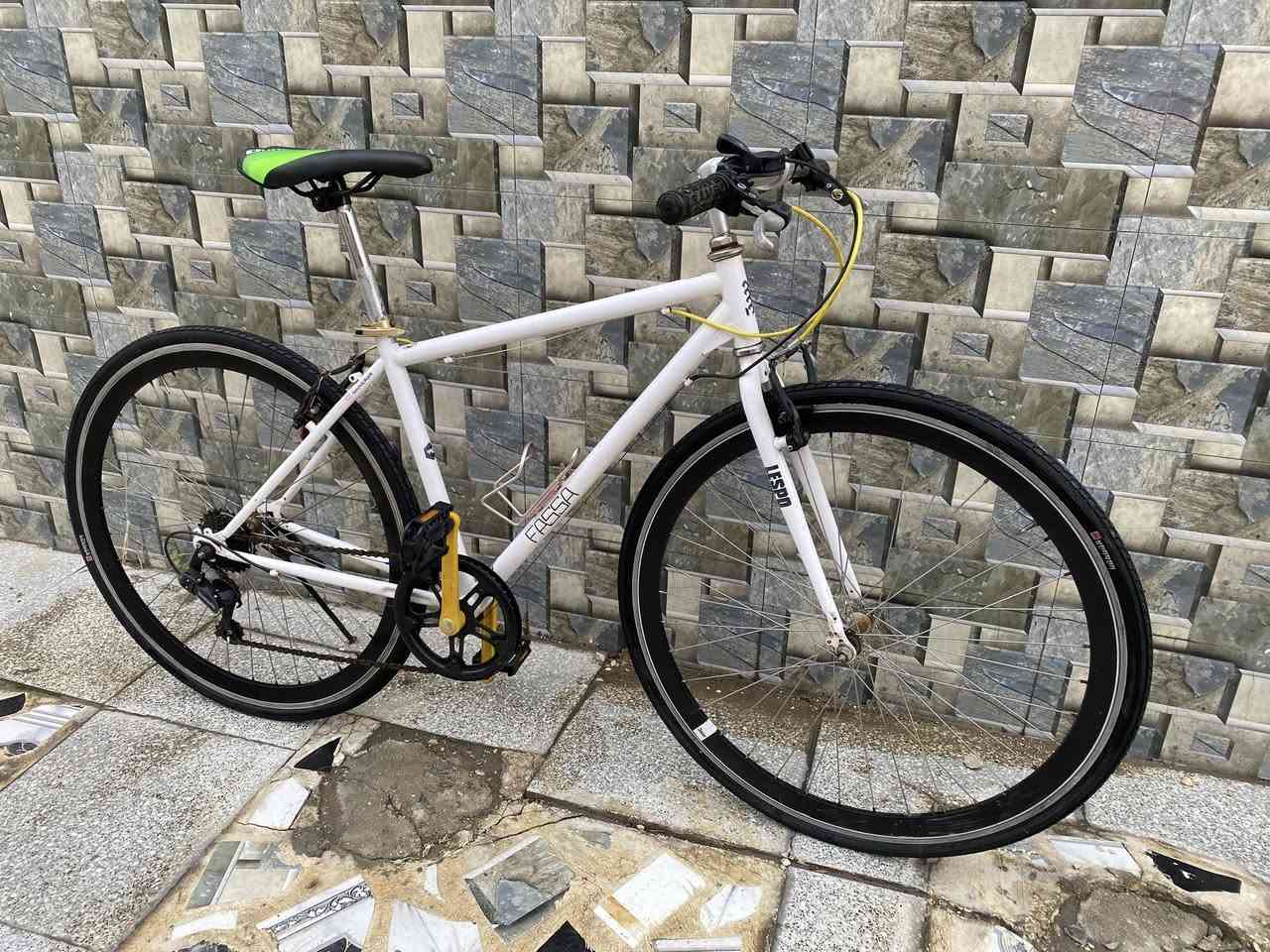 السلام عليكم🌹

للبيع فقط 

بايسكل c700 للبيع

كله مختم بلادي

خفيف جدا وسريع ✈

جاهز اي عطل مابي👍🏻

حجم ٢٨/٧٠٠

وياله المنيوم طبقتين

 7 نمر 

السعر 125

العنوان :🏭
بغداد الطالبية قرب كلية الادارة والاقتصاد 
 
نعتذر عن المراوس🚲

الرقم للتواصل /***********
