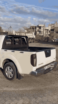 نيسان نيفارا2011
مكان السياره اربيل 
باب البدي صبغ 
بي كم مكان صغير بارد 
بي مكانات صبغ 
سعر 90 ورقه 
***********
