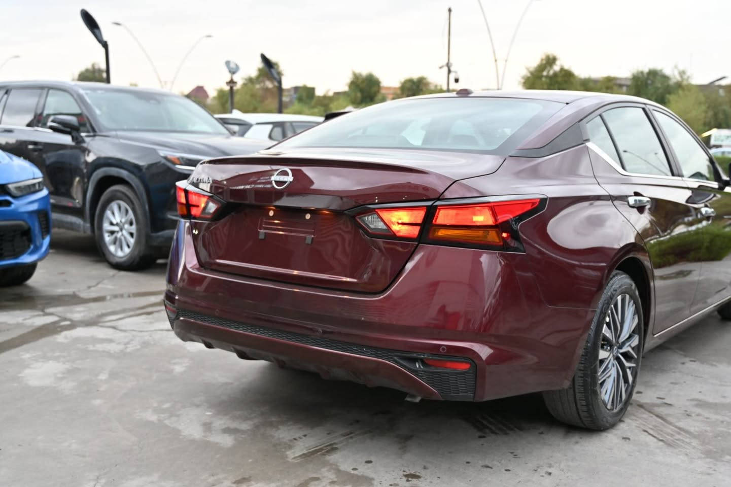 Nissan Altima SV 2025
نيسان ألتيما SV 2025 

وارد أمريكي 🇺🇸

⚙️محرك 4 سلندر 2.5L
🛞 سحب أمامي FWD

مواصفات SV 
🔴 شاشة تدعم Apple CarPlay, Android Auto

🛡أنظمة السلامة ومساعدة السائق 
🔻نظام NISSAN SAFETY SHEILD 360 تشمل :
🔸️فرمله طوارئ تلقائية 
🔸️نقاط عمياء
🔸️نظام تحذير من الخروج ع المسار 
🔸️نظام فرملة تلقائية عن الرجوع 
🔸️كاميرا خلفية 
🔸️نظام تنبيه من حركه المرور الخلفية 

ماشي 6 ألف فقط ✅️

مكان السيارة أربيل شارع١٠٠ 

السعر 14.300💲  

للإستفسار 
*********** إتصال أو واتساب 

#نيسان #ألتيما #للبيع
