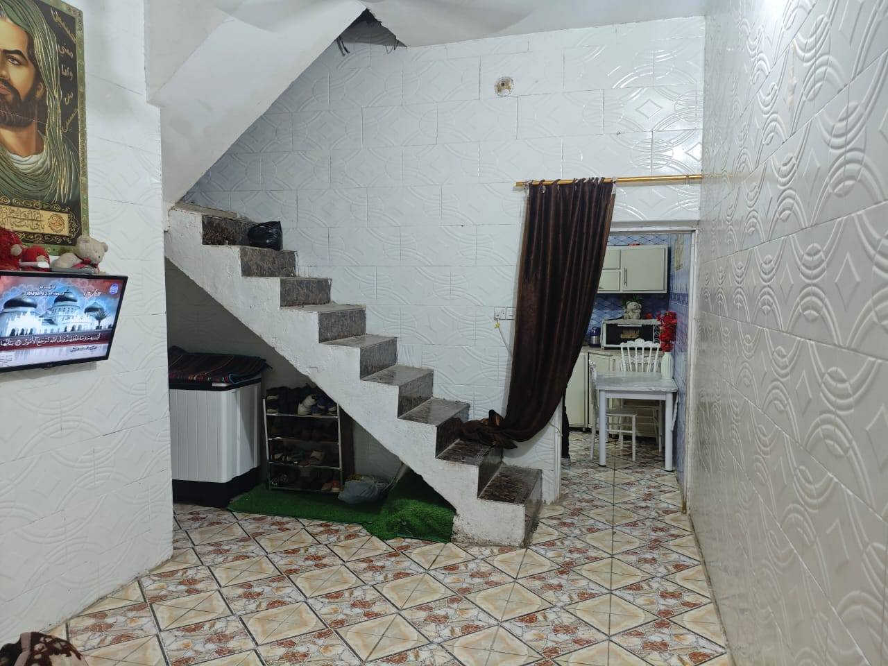 بيت  مساحة 100 طابق واحد  حي الغدير الثانية  اول فرع بشارع عشرين مقابل أسواق فطومة طابق واحد كونكريت بناء ٢٠١٧ السعر 93 وبيه مجال للشراي
*********** عمارة, ميسان
