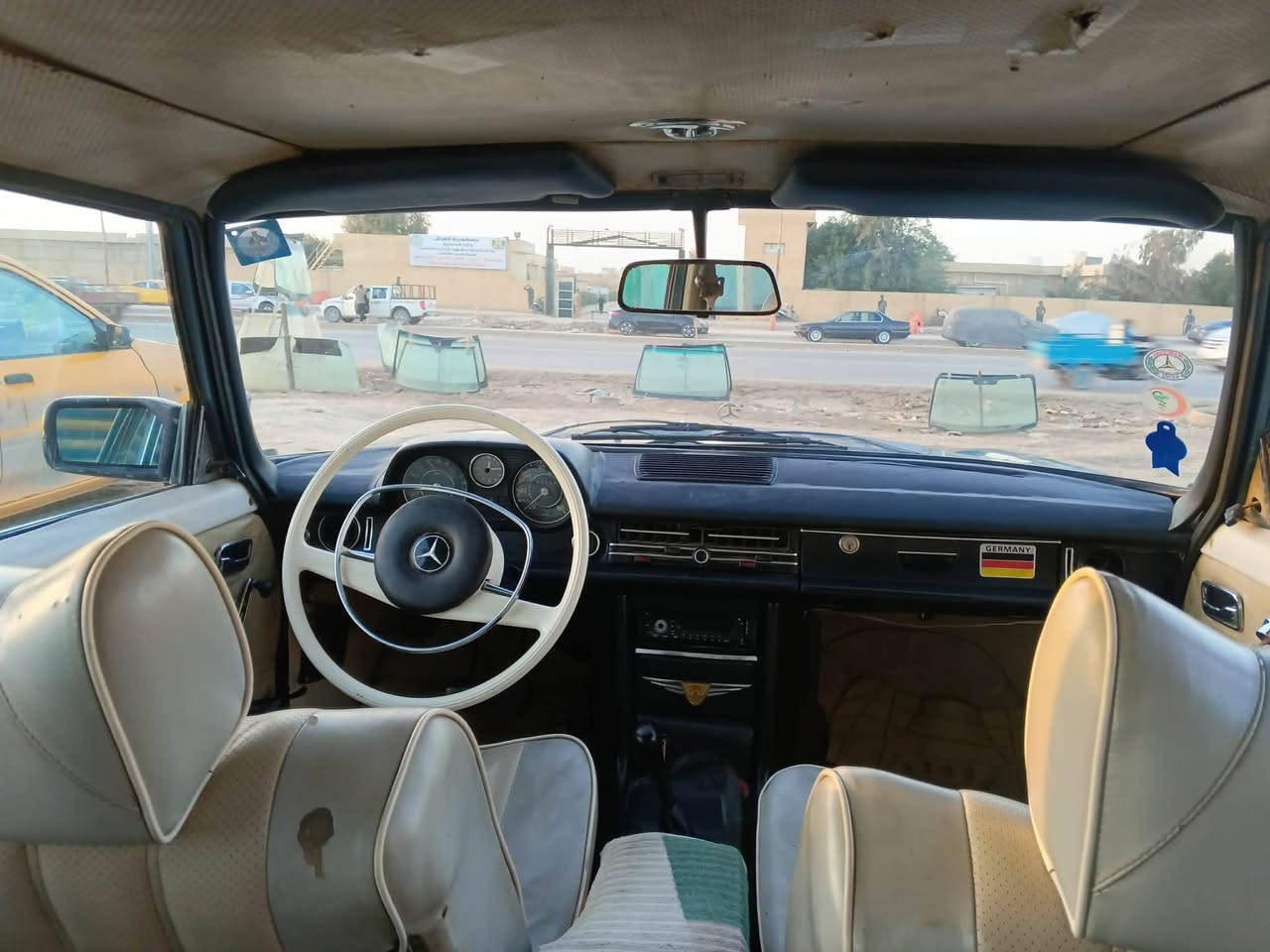 السلام عليكم  شباب
مارسدس لبيع موديل 1976

مكينه وكير بلاد كير عادي

رقم بغداد دولي شرط تحويل

سياره مصبوغه عام جماليه بدون ضربه

سياره مال جناي وبل عافيه عل ياخذهه

مكاني دوانيه شراي اتصال

***********.      ***********. السعر 55 وبيه مجال
