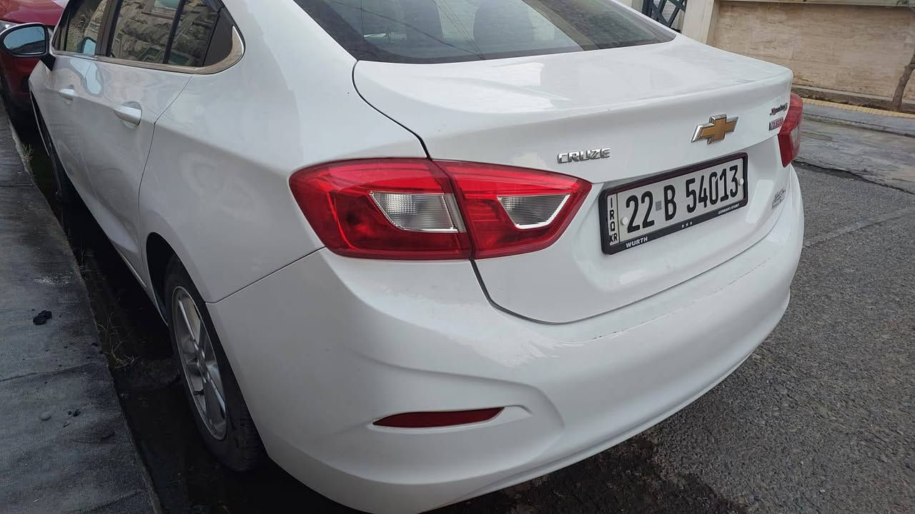 شوفرليت كروز موديل 2017 مواصفات LT 
قطعتين صبغ فقط بدون دواخل..كير ومحرك بشرط.. رقم وهزه وسنوية كلو جديد..
مكان السيارة اربيل
السعر 98 وبيها مجال قليل
***********
