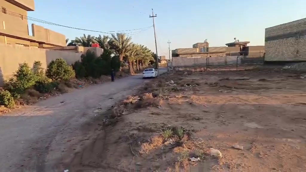 يا الله.... بسم الله الرحمن الرحيم /للبيع قطعه ارض 830متر سند 25 اصلي باسمي
خلف عمارات الزيتون عله جهت اليمنه ثاني قطعه عن الشارع العام متوفر كافه الخدمات هدوء فول صيدليه مضمد اسواق مخضر ماي ارو كهرباء ماي قوي زلال السعر 45 وبيا مجال 
تريدها بيت چبير مع حديقه چبيره تريدها ثلاث عرصات كبار 
متوفر خاص وات ساب ***********
