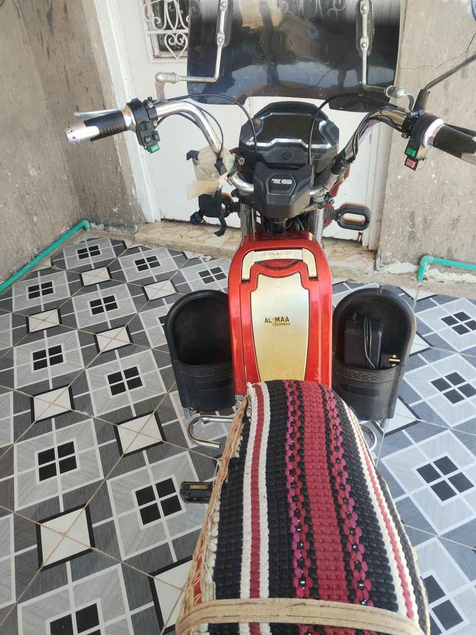 سلام عليكم ماطور شحن للبيع جديد كلشي شغال اشاير  دبل اشاره تايرات جدد تخم بطاريات جدد عل فحص سرعه تثبيت سرعه هورن شغال  سعر275  وبي مجال  المكان  عامريه الفلوجة  الرقم الموبايل ***********
